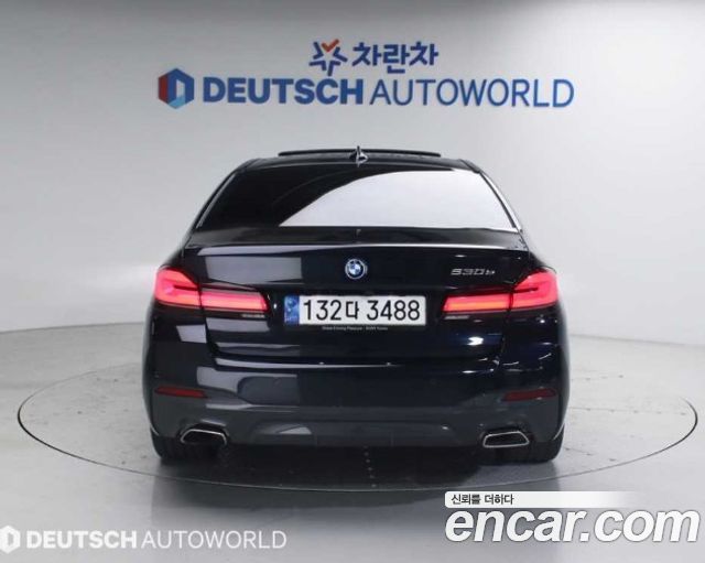 BMW 5 Series G30 530e M Sport - фото 3