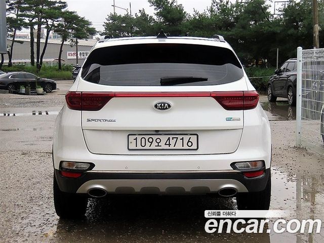 Kia Sportage The Bold Diesel 2.0 2WD Inteligent - фото 3