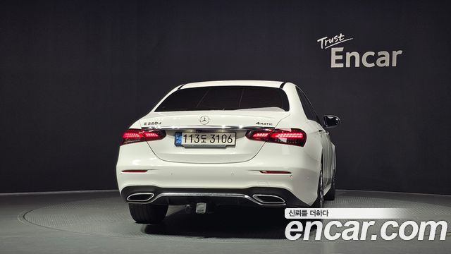Mercedes-Benz E-Class W213 E220d 4MATIC AMG Line - фото 3