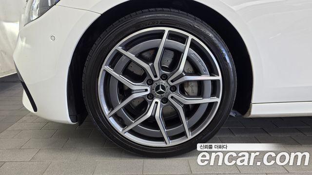 Mercedes-Benz E-Class W213 E220d 4MATIC AMG Line - фото 4