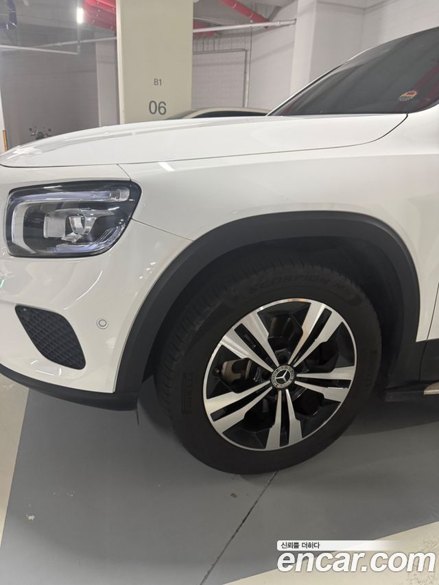 Mercedes-Benz GLB-Class X247 GLB220 - фото 1