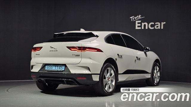 Jaguar I-PACE EV400 SE - фото 1