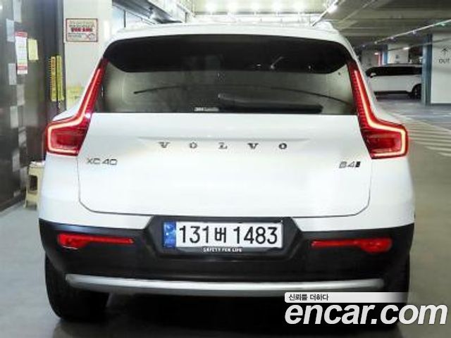 Volvo XC40 B4 Ultra Bright - фото 2