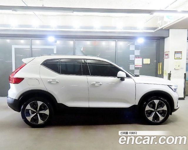 Volvo XC40 B4 Ultra Bright - фото 4
