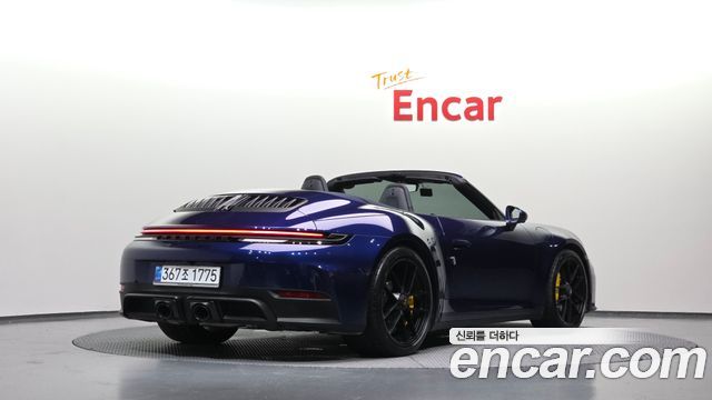 Porsche 911 Carrera 4 GTS Cabriolet - фото 1