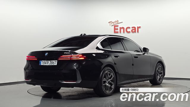 BMW 5 Series G60 520i - фото 0