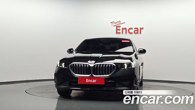BMW 5 Series G60 520i - фото 1