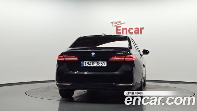 BMW 5 Series G60 520i - фото 2