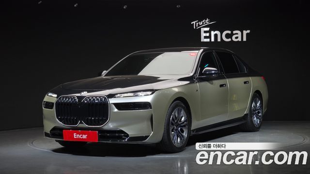 BMW 7 Series G70 740i sDrive Design Pure Excellence - фото 0