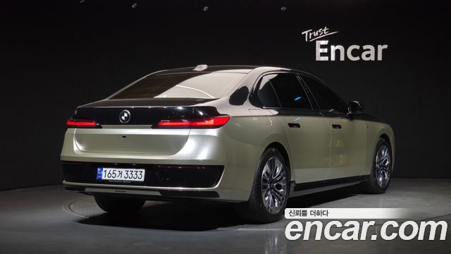 BMW 7 Series G70 740i sDrive Design Pure Excellence - фото 1