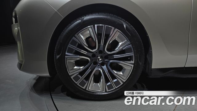 BMW 7 Series G70 740i sDrive Design Pure Excellence - фото 4