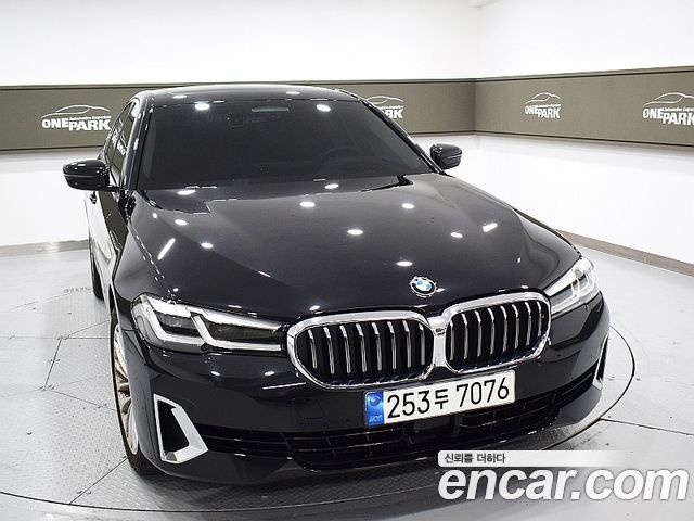 BMW 5 Series G30 530i Luxury - фото 1