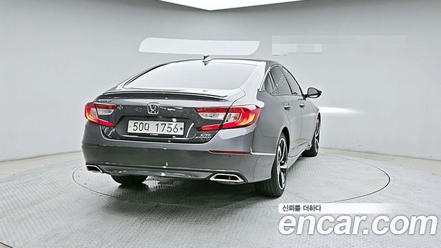 Honda Accord 10-го поколения 2.0 Turbo Sport - фото 3