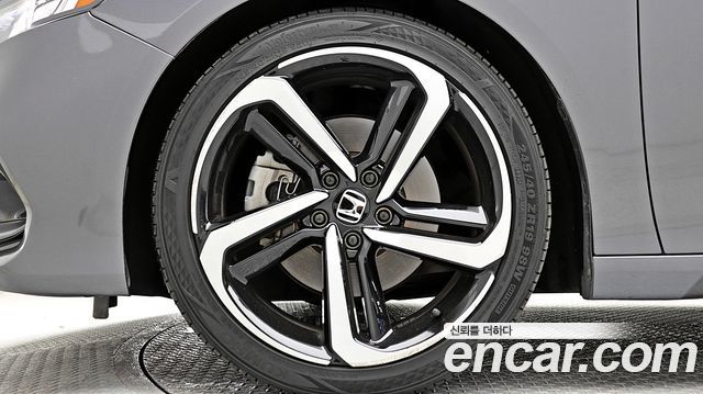 Honda Accord 10-го поколения 2.0 Turbo Sport - фото 4