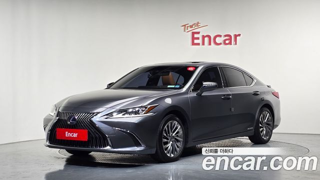 Lexus ES 300h 7-го поколения Luxury Plus - фото 0
