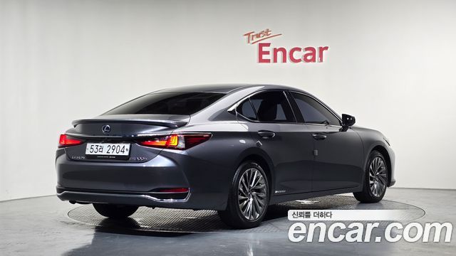 Lexus ES 300h 7-го поколения Luxury Plus - фото 1