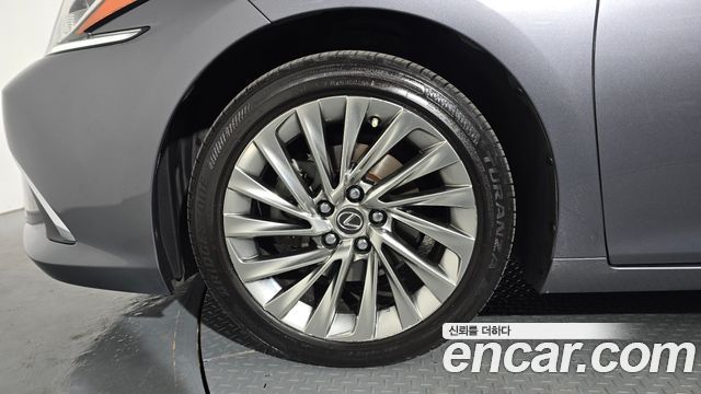 Lexus ES 300h 7-го поколения Luxury Plus - фото 4
