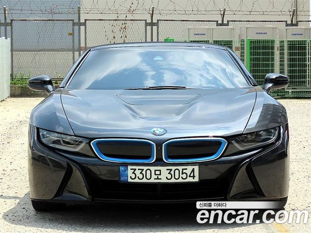 BMW i8 Roadster - фото 1
