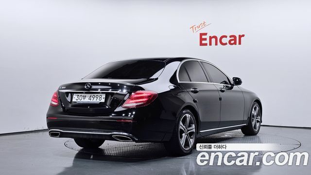 Mercedes-Benz E-Class W213 E300 Avantgarde - фото 1