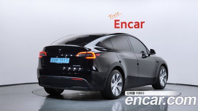 Tesla Model Y Long Range AWD - фото 1