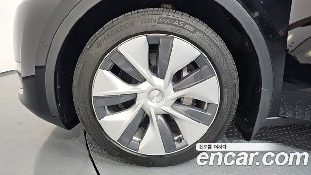 Tesla Model Y Long Range AWD - фото 4