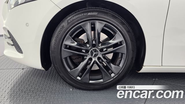 Mercedes-Benz A-Class W177 A220 Sedan - фото 3