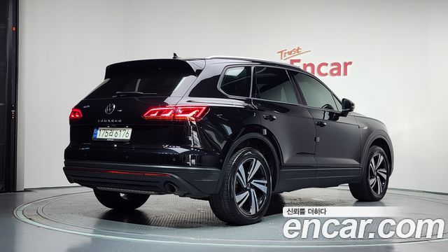 Volkswagen Touareg 3-го поколения 3.0 TDI Premium - фото 1