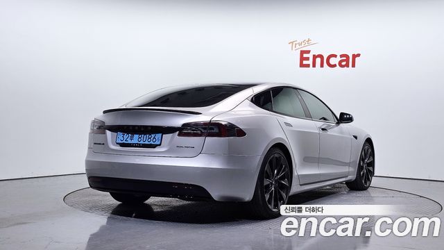 Tesla Model S Long Range - фото 1
