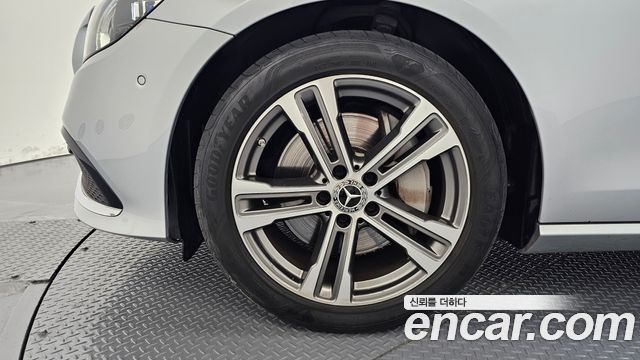 Mercedes-Benz E-Class W213 E350 4MATIC Avantgarde - фото 3