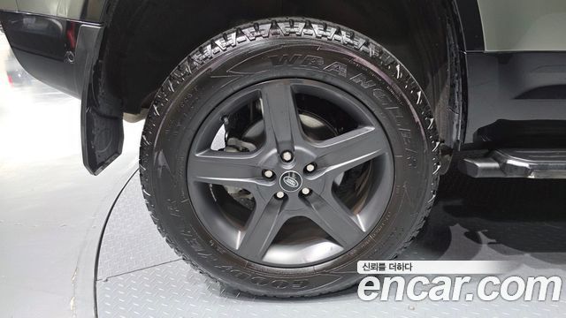 Land Rover Defender L663 110 P300 X-Dynamic SE - фото 4