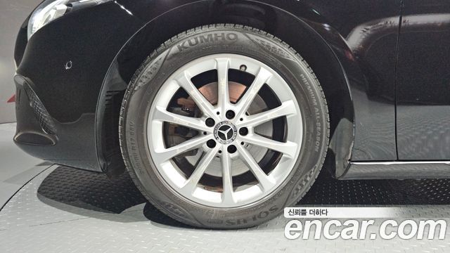 Mercedes-Benz A-Class W177 A220 Hatchback - фото 4