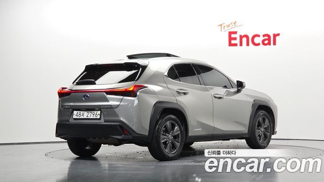 Lexus UX 250h 2.0 2WD - фото 1