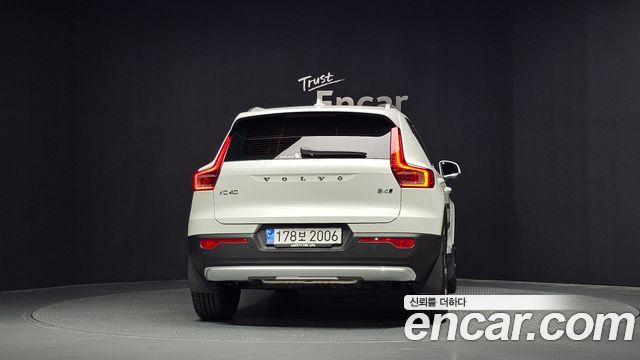 Volvo XC40 B4 Ultimate Bright - фото 3