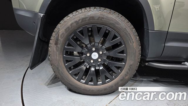 Land Rover Defender L663 90 D250 SE - фото 4