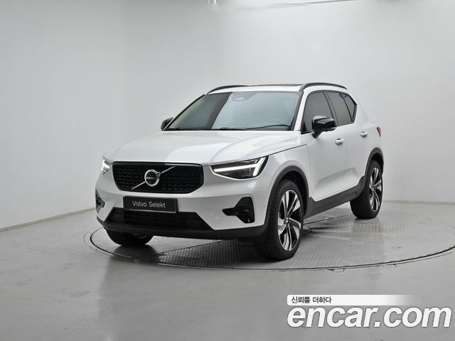 Volvo XC40 B4 Ultra Dark - фото 0