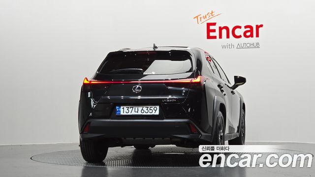 Lexus UX 250h 2.0 2WD - фото 2