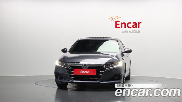 Honda Accord 10-го поколения 2.0 Hybrid Touring - фото 2