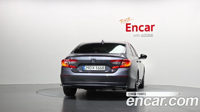 Honda Accord 10-го поколения 2.0 Hybrid Touring - фото 3