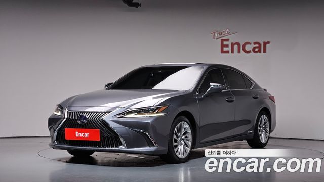 Lexus ES 300h 7-го поколения Executive - фото 0