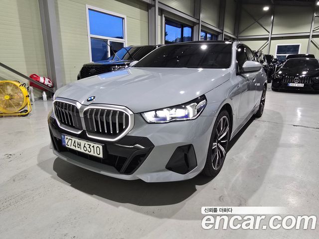 BMW 5 Series G60 530i xDrive M Sport - фото 0