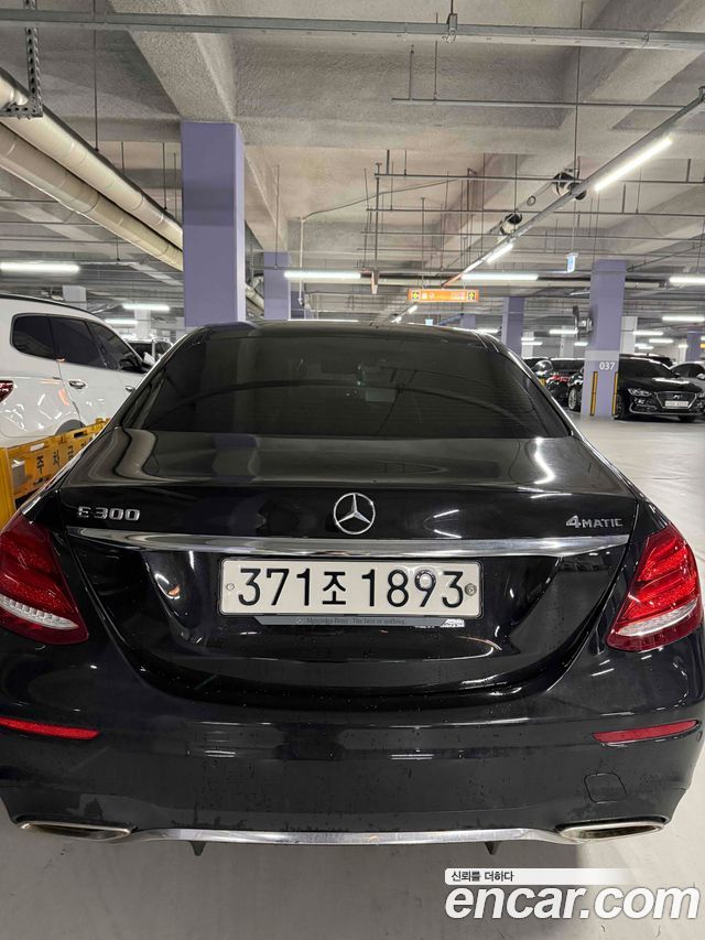 Mercedes-Benz E-Class W213 E300 4MATIC AMG Line - фото 2