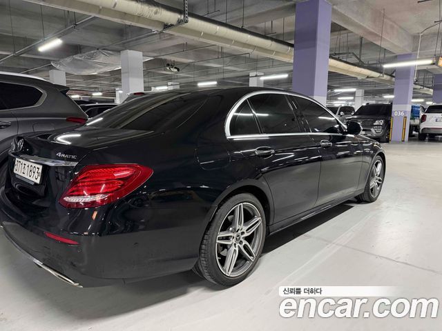 Mercedes-Benz E-Class W213 E300 4MATIC AMG Line - фото 3