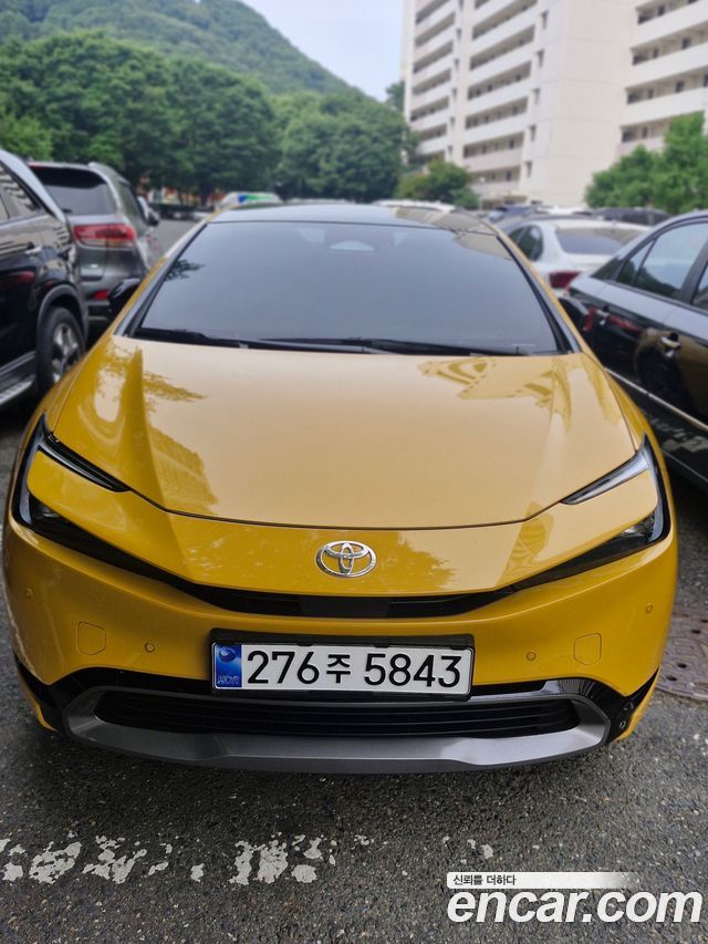 Toyota Prius 5-го поколения 2.0 XLE - фото 0