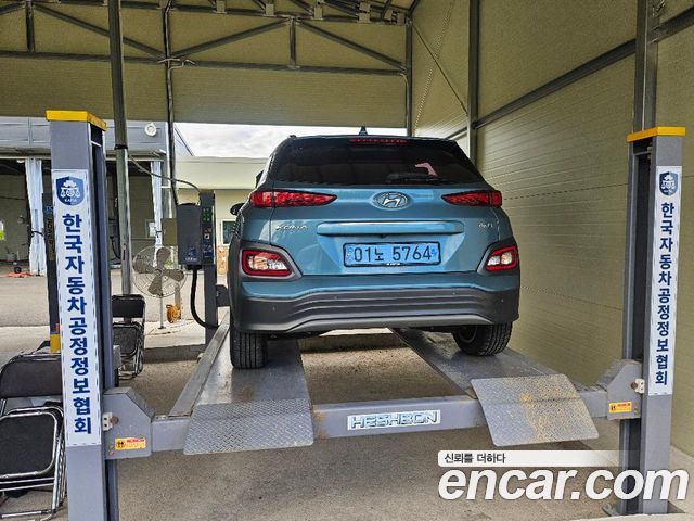 Hyundai Kona Electric Premium - фото 1