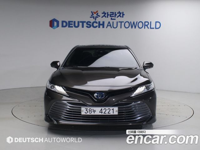Toyota Camry XV70 2.5 XLE Hybrid - фото 0