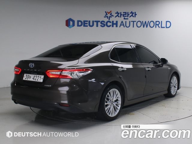 Toyota Camry XV70 2.5 XLE Hybrid - фото 1