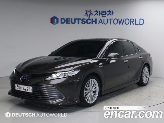 Toyota Camry XV70 2.5 XLE Hybrid - фото 2