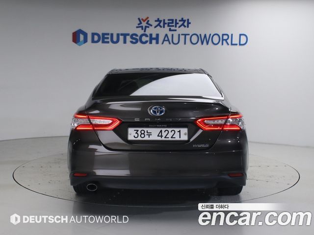 Toyota Camry XV70 2.5 XLE Hybrid - фото 3