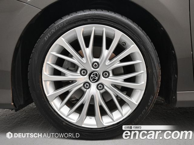 Toyota Camry XV70 2.5 XLE Hybrid - фото 4