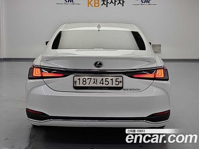 Lexus ES 300h 7-го поколения Luxury Plus - фото 2